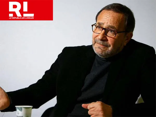 Homme avec lunettes assis, Le Républicain Lorrain.