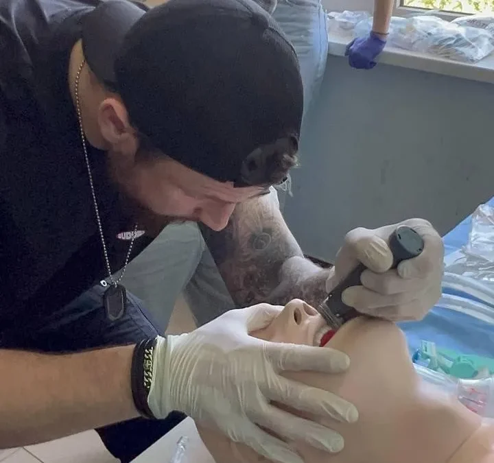 Simulation médicale de gestion des voies respiratoires.